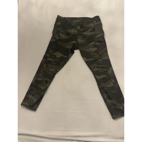 Athleta Camo Contender Leggings – Women’s Size 10 (Large) – Green Camouflage - Picture 2 of 8